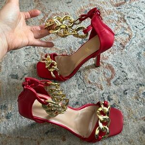 Shoe Dazzle Red High Heels Sandals Size 6,5 Golden Chunky Chains Square Toe